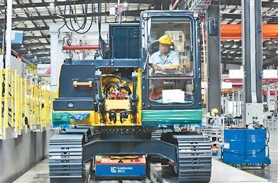 國(guó)產(chǎn)大模型崛起 技術(shù)開(kāi)發(fā)硬核突破引領(lǐng)全球新潮流